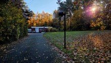 Zufahrt Wohnen direkt am Wald: Bungalow mit gro�em Grundst�ck in naturnaher Lage von M�lln zu verkaufen