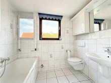 Badezimmer Aufwachen mit Blick auf den Ziegelsee: Einfamilienhaus in ruhiger Sackgassenlage provisionsfrei zu verkaufen!