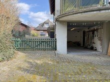 Garage und Zufahrt Aufwachen mit Blick auf den Ziegelsee: Einfamilienhaus in ruhiger Sackgassenlage provisionsfrei zu verkaufen!