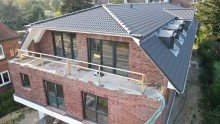 Frontansicht aktuell Wohnen in seiner sch�nsten Form - Gut geschnittene 2-Zimmer-Wohnung mit Terrasse