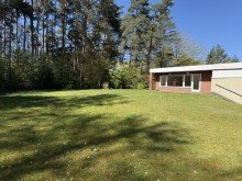 R�ckansicht Wohnen direkt am Wald: Bungalow mit gro�em Grundst�ck in naturnaher Lage von M�lln zu verkaufen