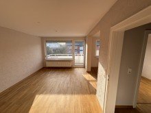 Wohnen und Essen Lichtdurchflutet & einladend: Sonniges Wohnen auf 2,5-Zimmer mit Balkon und Garage